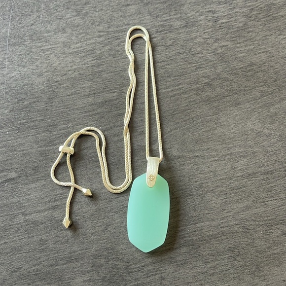 Kendra Scott Gold Tone “Inez” Adjustable Pendant Necklace In Green Chalcedony - Picture 4 of 5